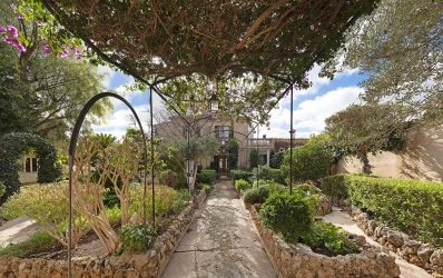 Jugendstil-Villa mit großem Garten in Palma