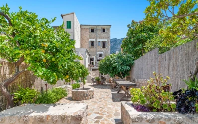 Beautiful Sóller Townhouse With Lovely Garden