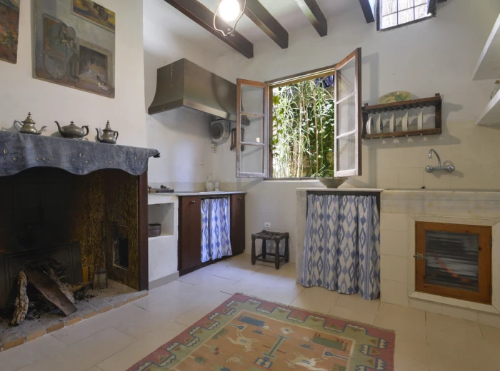 Extraordinary townhouse with history in Llucmajor-7