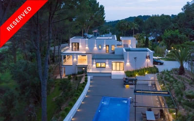 Modern luxury villa with direct golf views