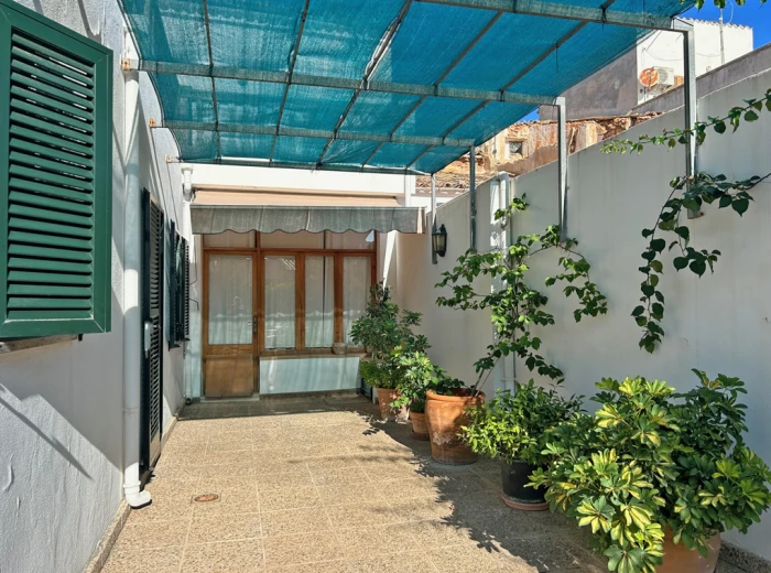 Amplia casa de pueblo con garaje y jardín en Alaro-20