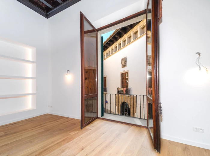 Newly built triplex flat with parking in a historic palace in Palma de Mallorca - Old Town-3