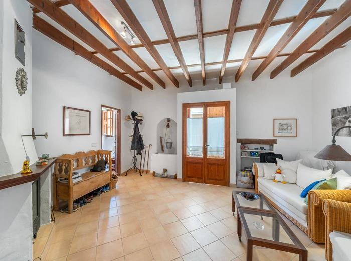 Authentic townhouse within walking distance of the market square-3