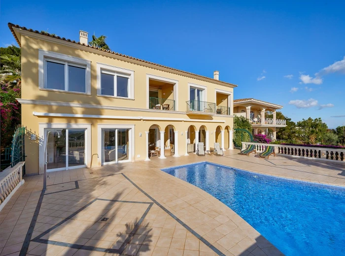 Villa in top location with stunning sea views-2