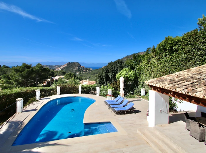 Villa mediterránea con vistas panoramicas al mar-1