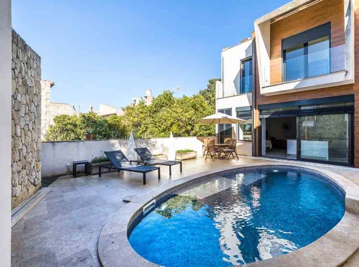 Modern townhouse with holiday rental licence and pool-1