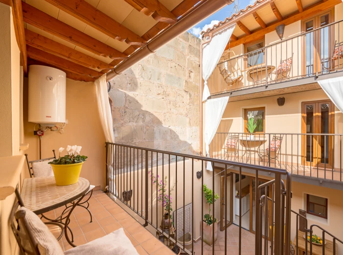 Lovingly renovated townhouse in top location in Llucmajor-11