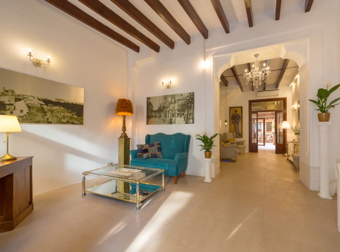 Lovingly renovated townhouse in top location in Llucmajor-1