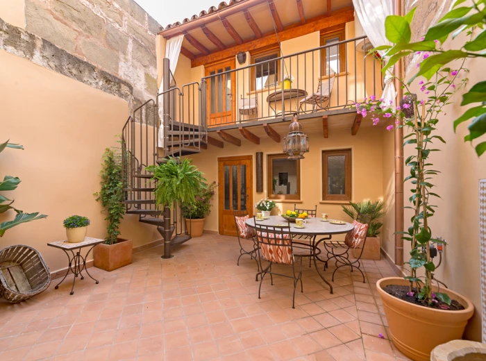 Lovingly renovated townhouse in top location in Llucmajor-4