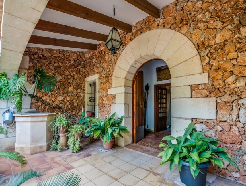 Strandnahe Villa im mallorquinischen Stil in Costa de los Pinos-2