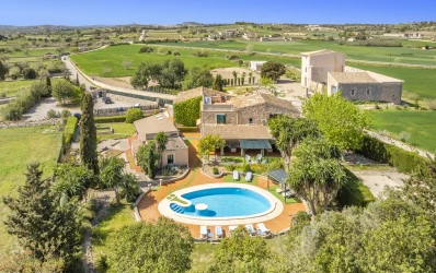 A very pretty finca with pool and guest house in Santa Margalida