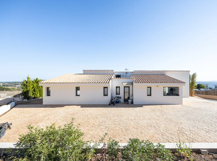 New built villa with stunnig panoramic views in Manacor-12