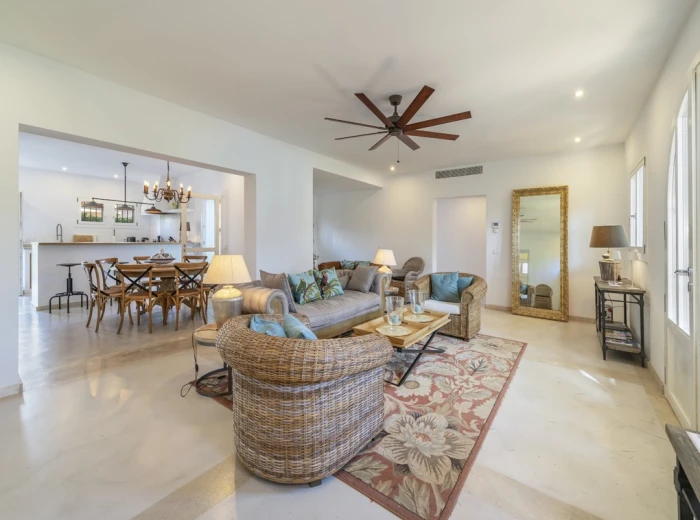 Excellent villa close to the beach with large pool and garage-11