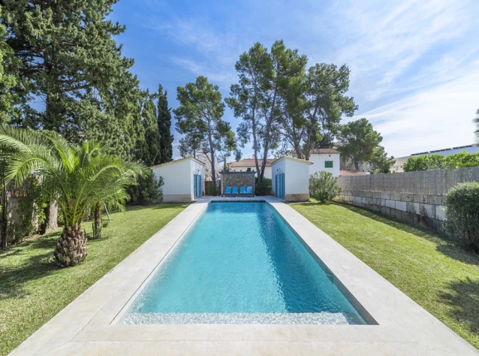 Excellent villa close to the beach with large pool and garage-2