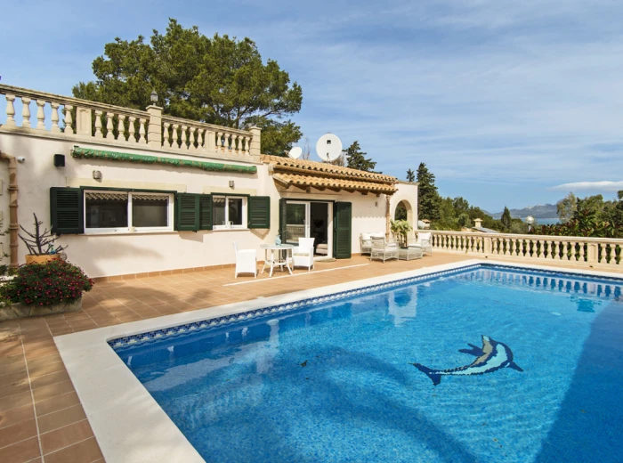 Magnificent villa with sea views-3