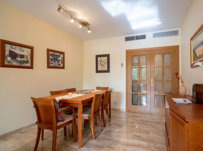 Well-kept apartment in sought-after community in Puig de Ros-7