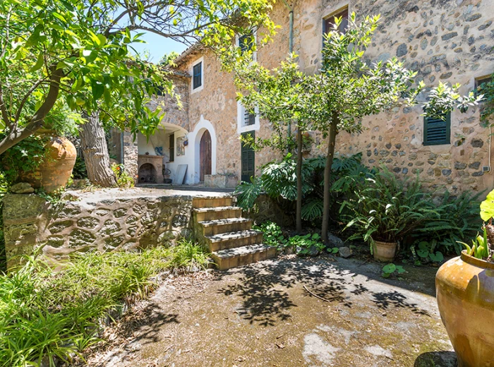 Traditionelles Deià-Haus mit schönen Gärten-1