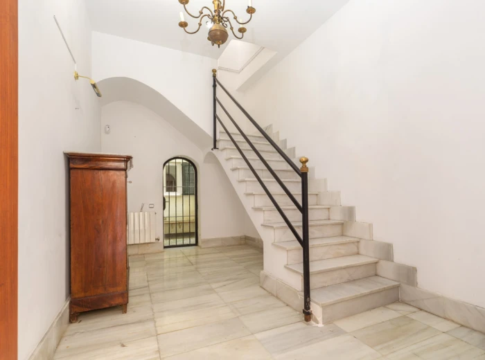 Characterful townhouse with terrace, lift and garage in the Old Town - Palma de Mallorca-17