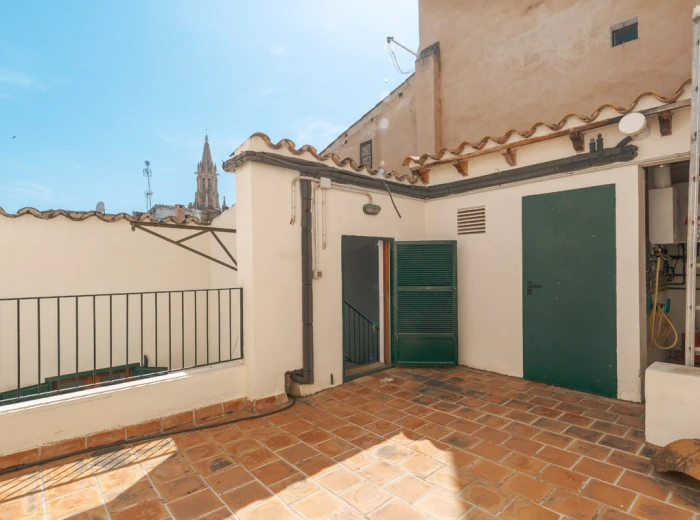 Characterful townhouse with terrace, lift and garage in the Old Town - Palma de Mallorca-3