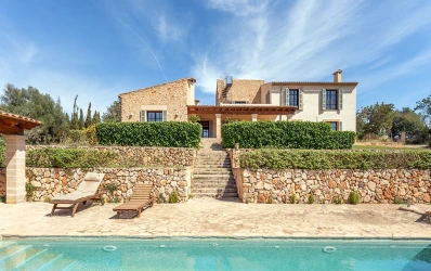 Timeless finca with sea views and pool