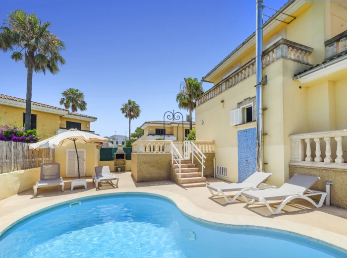 For sale: Super villa with ETV license close to the beach · Playa de Muro-3