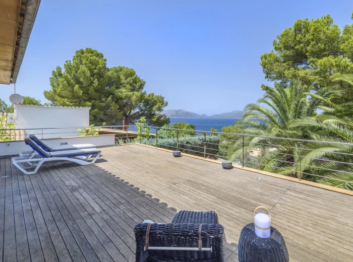 Beautiful villa with uninterrupted sea views-2
