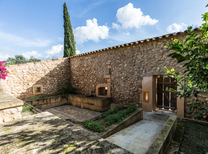 Manor house with fantastic views from the 13th century in Sineu-16