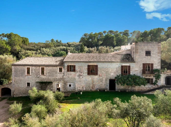 Manor house with fantastic views from the 13th century in Sineu-1