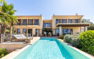 Luxusvilla mit Panoramablick auf die Bucht von Palma