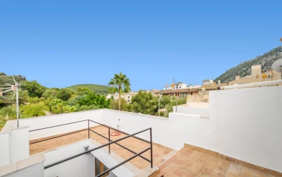 Partially renovated townhouse in Pollensa