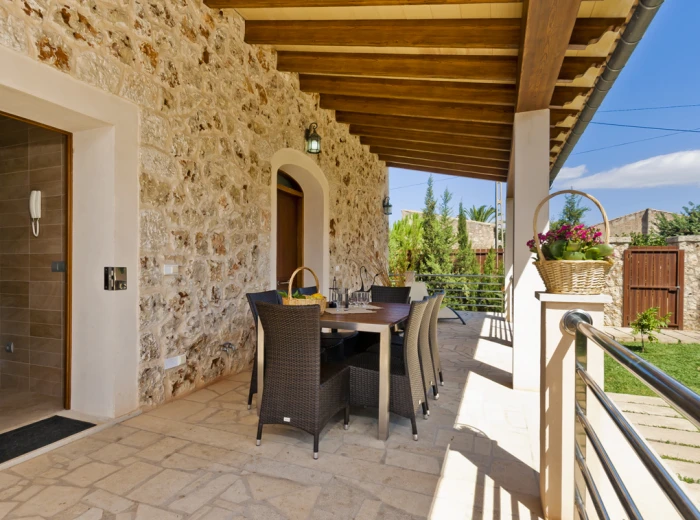 Exclusive centrally located property with two houses in Sineu-3
