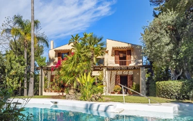 Villa con piscina y vistas al mar en venta en el norte de Mallorca – Bonaire