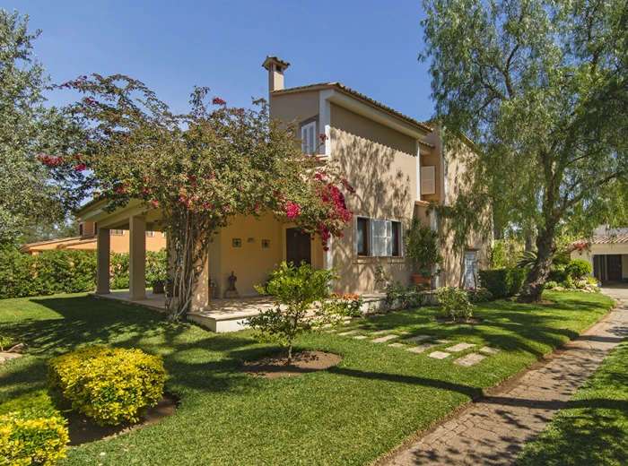 Well-maintained family villa in a quiet location-7