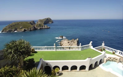 Spectacularly located seafront villa