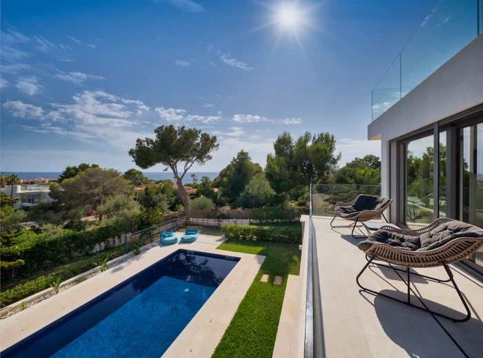 High quality renovated sea view villa in Nova Santa Ponsa-19