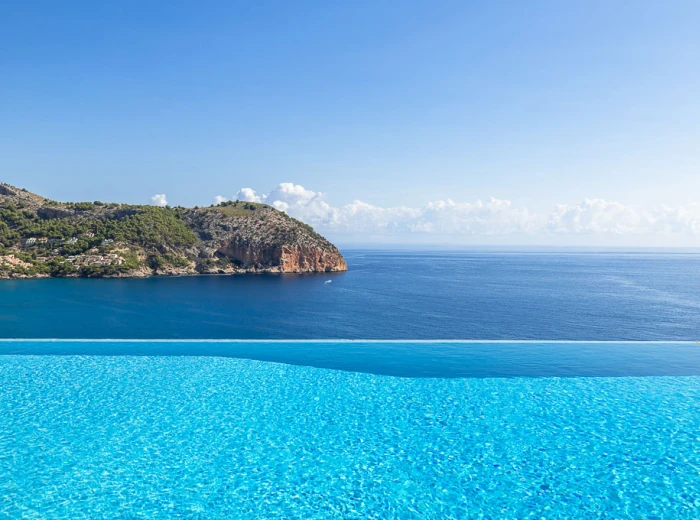 Charming villa with stunning sea views-14