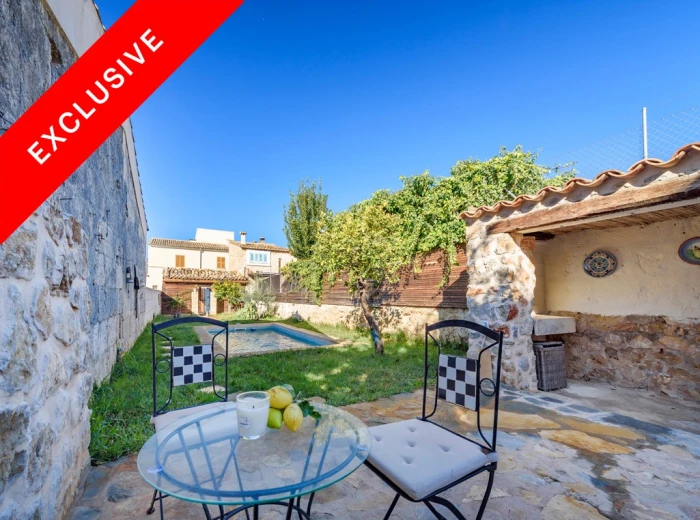 Charming townhouse with lovely outside space in Campanet-1
