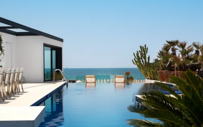 Singular villa de lujo frente al mar en Portixol
