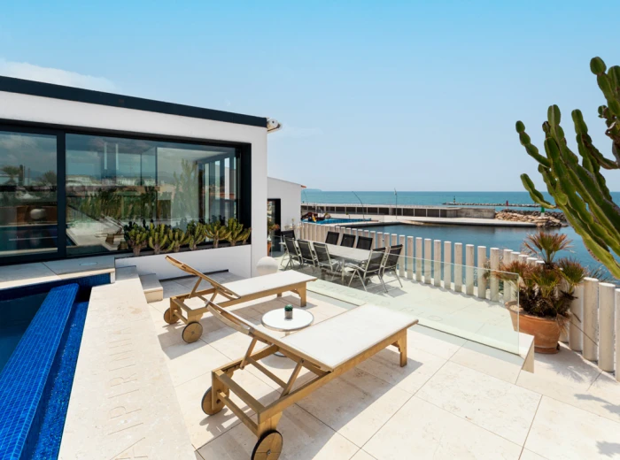 Singular villa de lujo frente al mar en Portixol-14