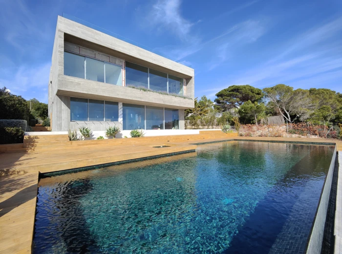 Moderne Villa in erster Meereslinie in Cala Pi-1