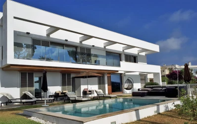 Contemporary villa with stunning views
