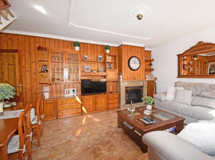 Townhouse with garage in Alaró-1
