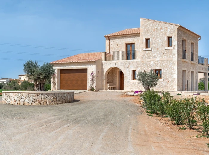 Traditional finca charm in a modern new build on the outskirts of Campos-10