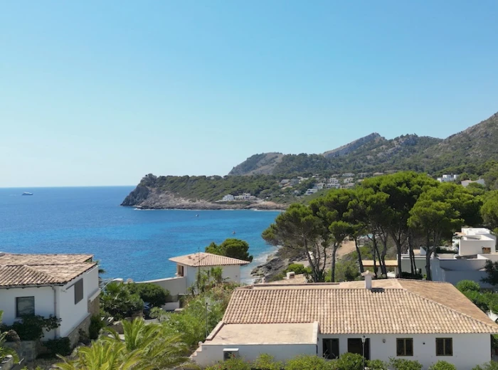 Plot for building a villa with sea views in Font de sa Cala-1