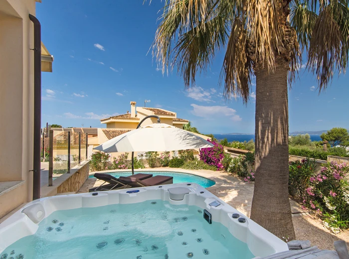 Villa mediterránea con impresionantes vistas al mar en Bahia Azul-14
