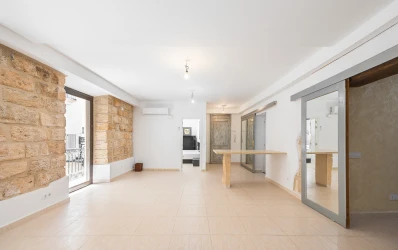 Spacious flat with potential in the Old Town - Palma