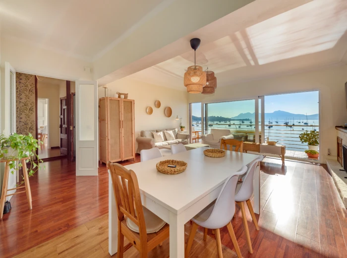 Spectacular seafront apartment in Puerto Pollensa-6