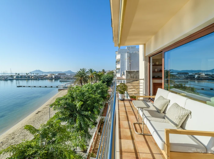 Spectacular seafront apartment in Puerto Pollensa-3