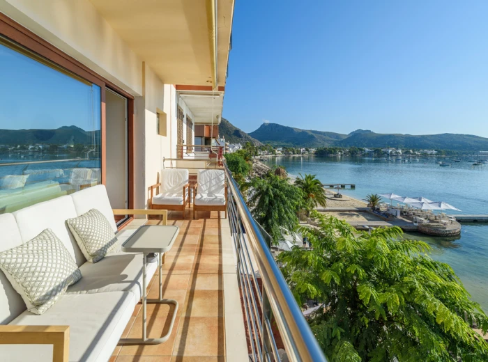 Spectacular seafront apartment in Puerto Pollensa-22