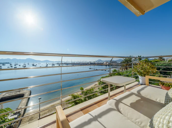 Spectacular seafront apartment in Puerto Pollensa-24